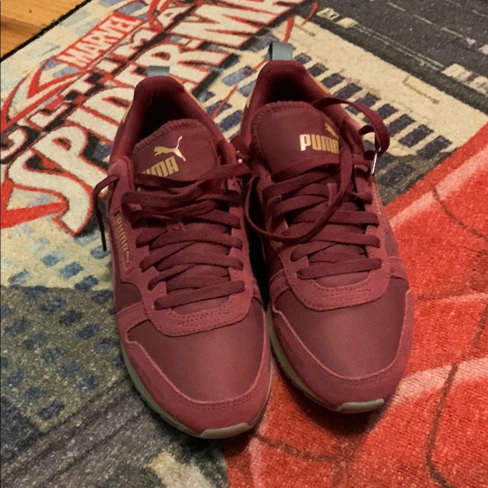 Puma Men's Burgundy Sneakers